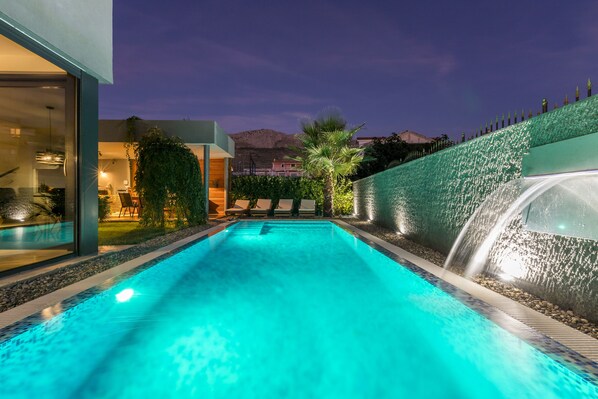 Piscine extérieure, piscine chauffée