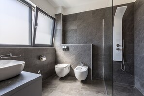 Shower, hair dryer, bidet, towels - Stella Dalmatica - Luxury Villa with private pool and sea-view, near Split (Podstrana)