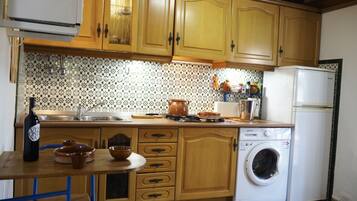 Micro-ondes, four, cafetiÚre/bouilloire, bouilloire électrique