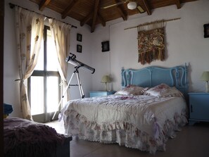 3 slaapkamers, een strijkplank/strijkijzer, beddengoed