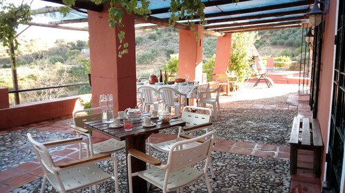 Casa Millán is a small farmhouse located in the valley of the Las Pasadas River