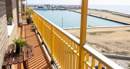 Fit Ruhige, tolle Aussicht entlang des Strandes und des Hafens