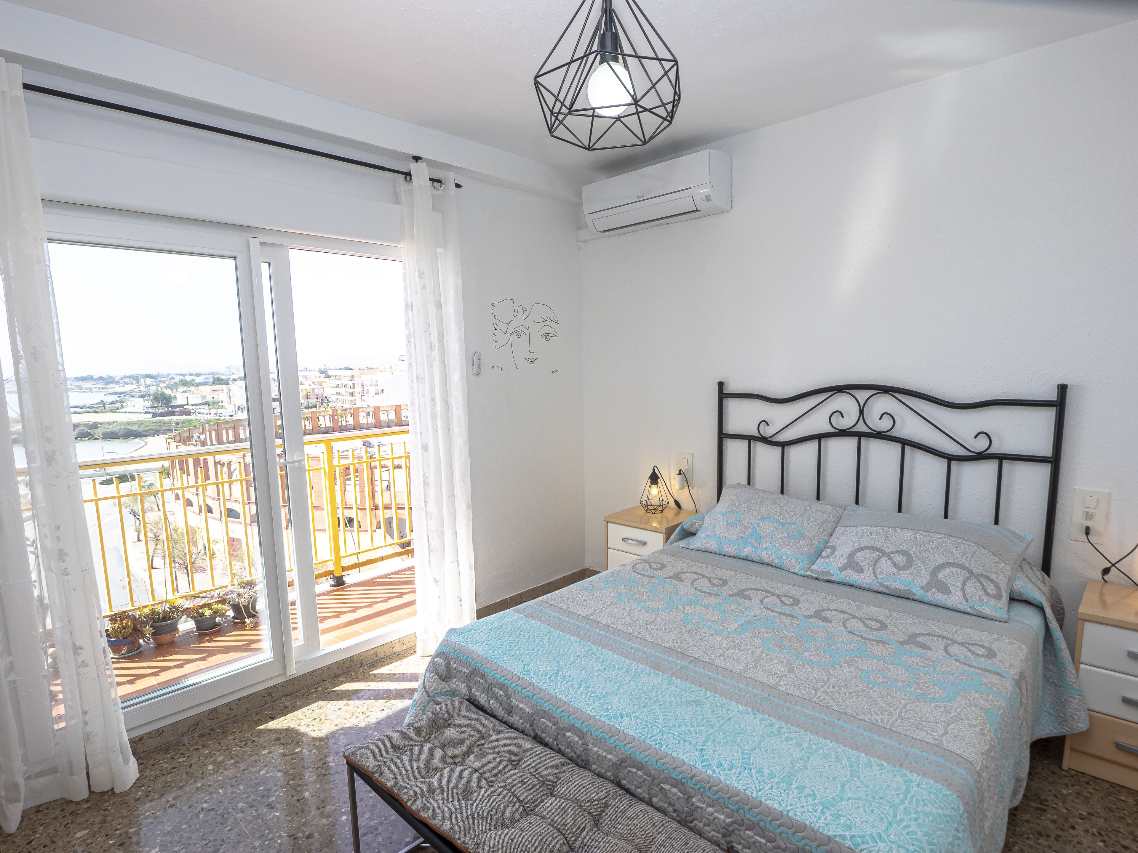 3 bedrooms, iron/ironing board, free WiFi