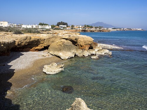 Fit Calme, superbes vues le long de la plage et du port
