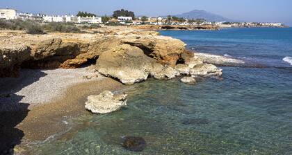 Fit Calme, superbes vues le long de la plage et du port