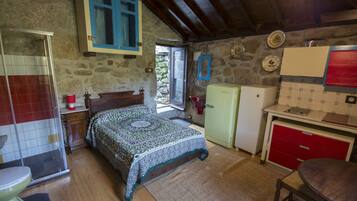 1 bedroom, bed sheets