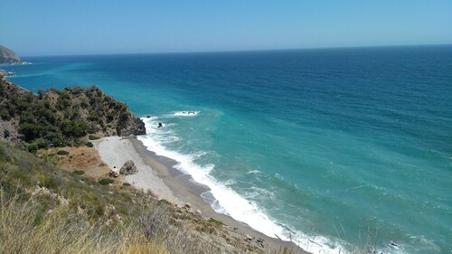 ZazaBi, oasis of silence, mountain and sea.
Enjoy the jacuzzi.