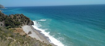 ZazaBi, oasis of silence, mountain and sea.
Enjoy the jacuzzi.