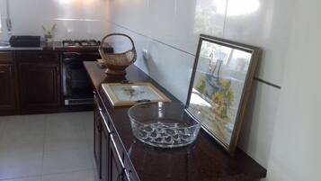 Frigorífic, microones, forn i placa de cuina