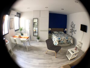 1 chambre, fer et planche à repasser, Wi-Fi gratuit, draps fournis
