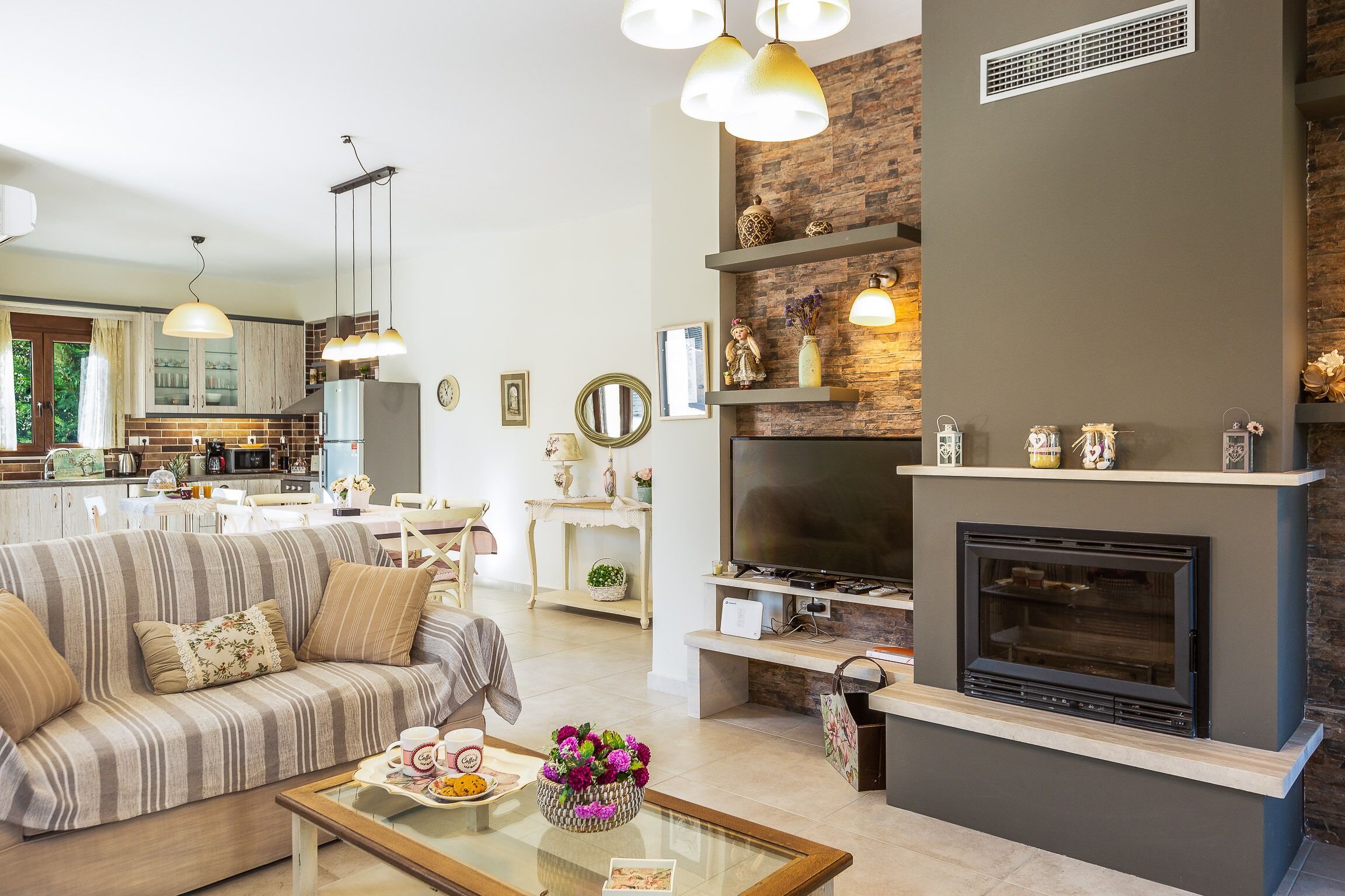 Smart-tv, pejs, bordfodbold