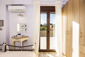 4 bedrooms, in-room safe, desk, iron/ironing board