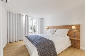 2 عدّة غرف نوم ومكواة/لوح كي وواي فاي وملاءات أسرّة