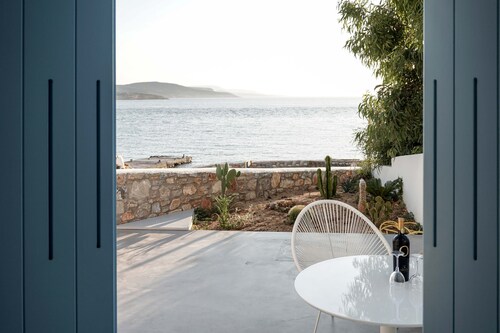 Cycladic elegant apartment with sea view