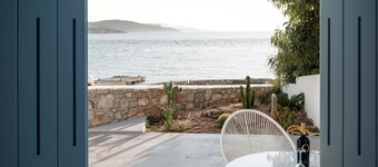 Cycladic elegant apartment with sea view