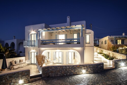 Cycladic elegant apartment with sea view