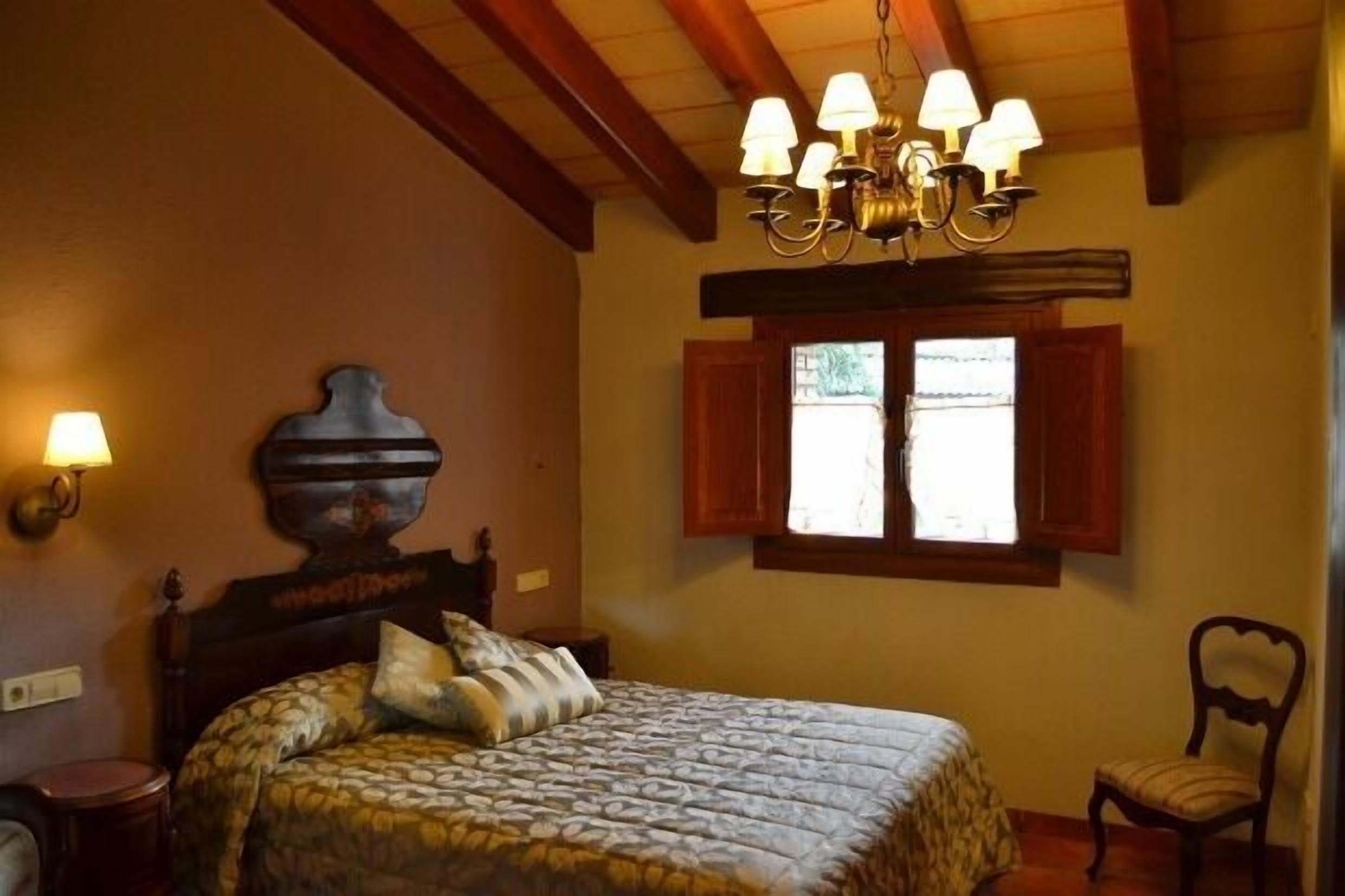 Self catering El Permanyer for 8 people