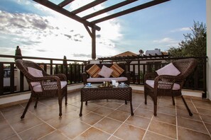 Terrace/patio - Luxury 3 bed villa with 2 bathrooms with large private pool (coral bay)