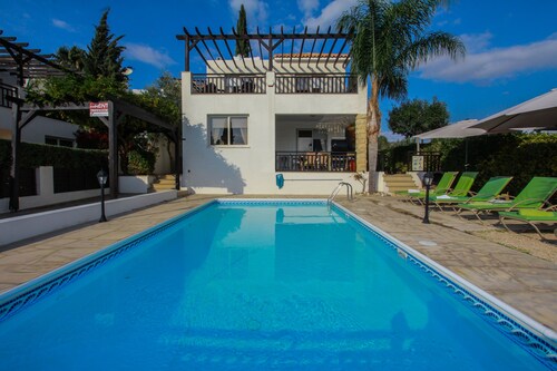 Luxus 3-Bett-Villa mit 2 Bädern mit großem privatem Pool