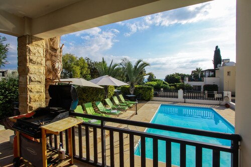 Luxury 3 bed villa with 2 bathrooms with large private pool