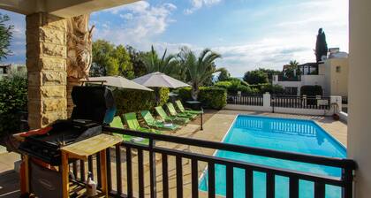 Luxury 3 bed villa with 2 bathrooms with large private pool