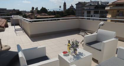 Top floor penthouse apartment with terrace in the historical center, 3 km from the beach