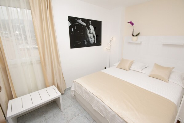 2 bedrooms, in-room safe, iron/ironing board, WiFi