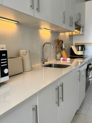 Coffee/tea maker, fridge, microwave, oven