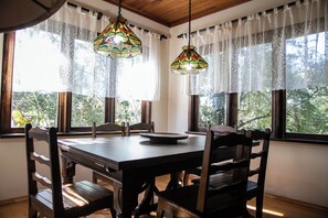Chalé Mãe Coruja | In-room dining - Pousada Águia da Montanha (Camanducaia)