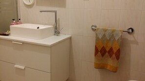 Dusche, Handtücher, Seife, Toilettenpapier