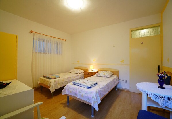1 bedroom, WiFi, bed sheets, wheelchair access