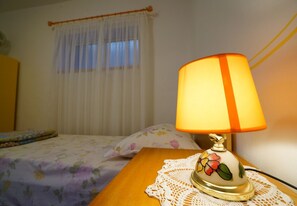 1 bedroom, WiFi, bed sheets, wheelchair access - Apartments Maria: Studio ground floor in Split (Podstrana - Croatia) (Podstrana)