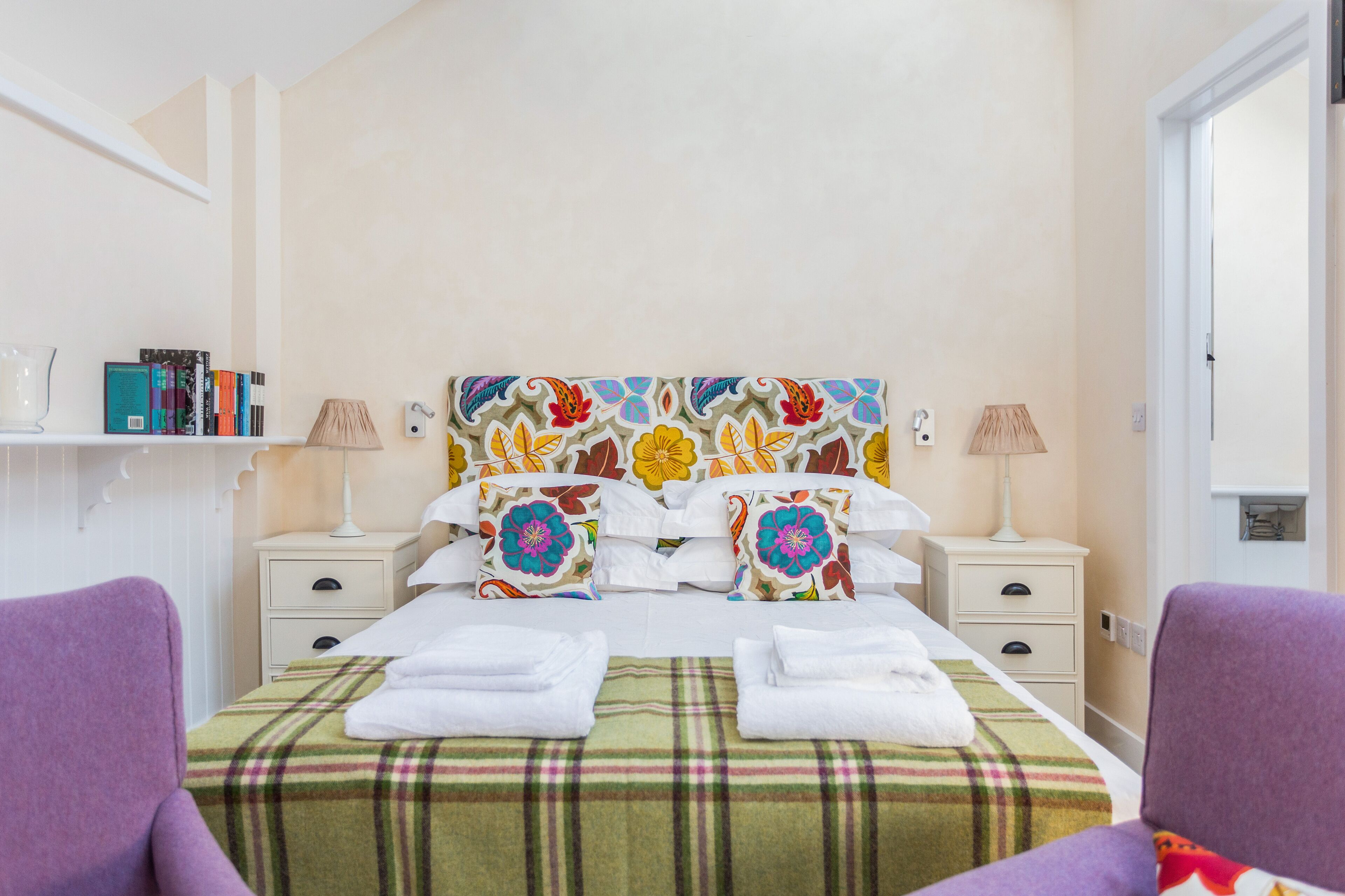 Romantic, quirky farm loft conversion with beautiful  natural swimming pool