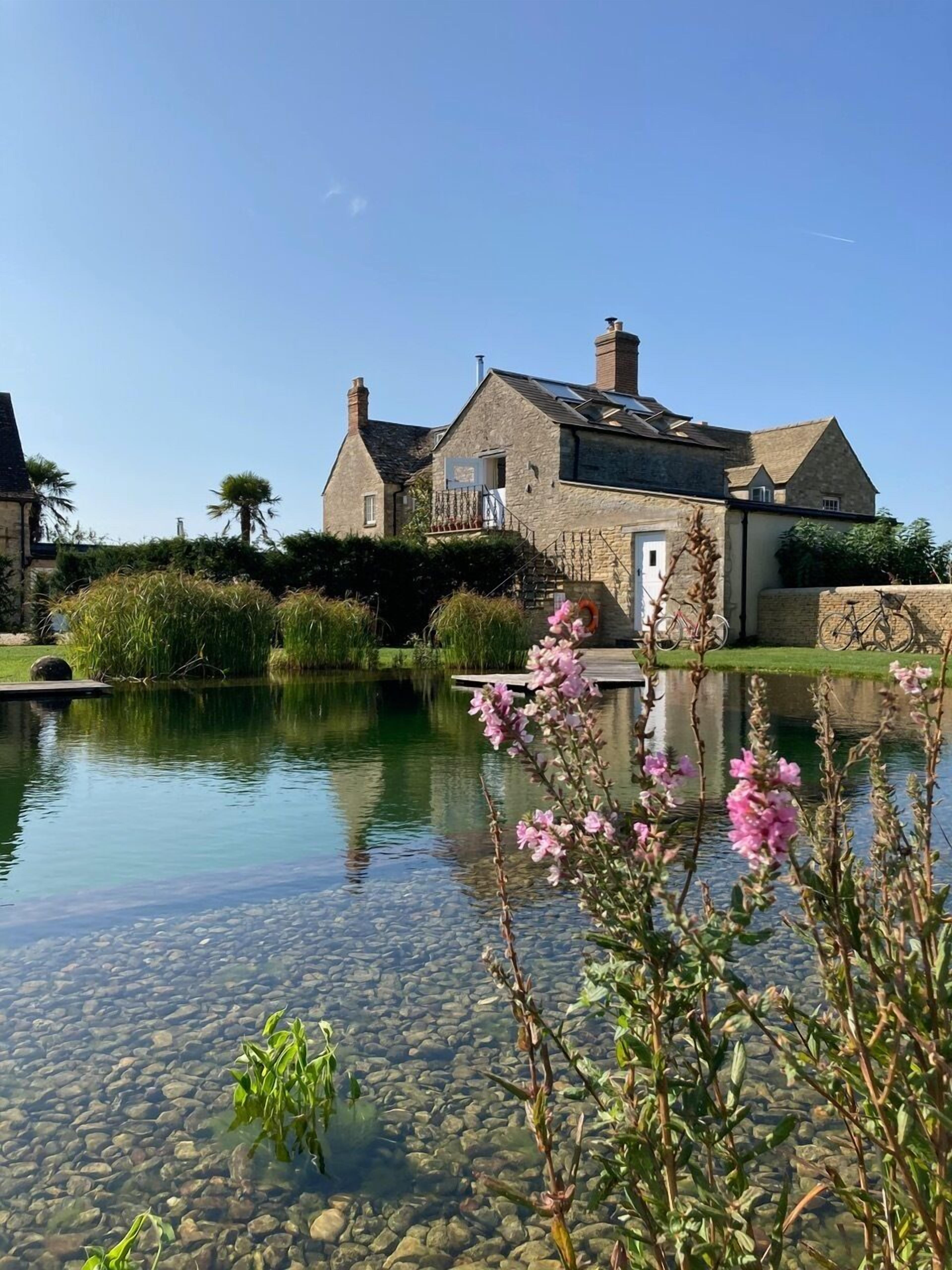 Romantic, quirky farm loft conversion with beautiful  natural swimming pool