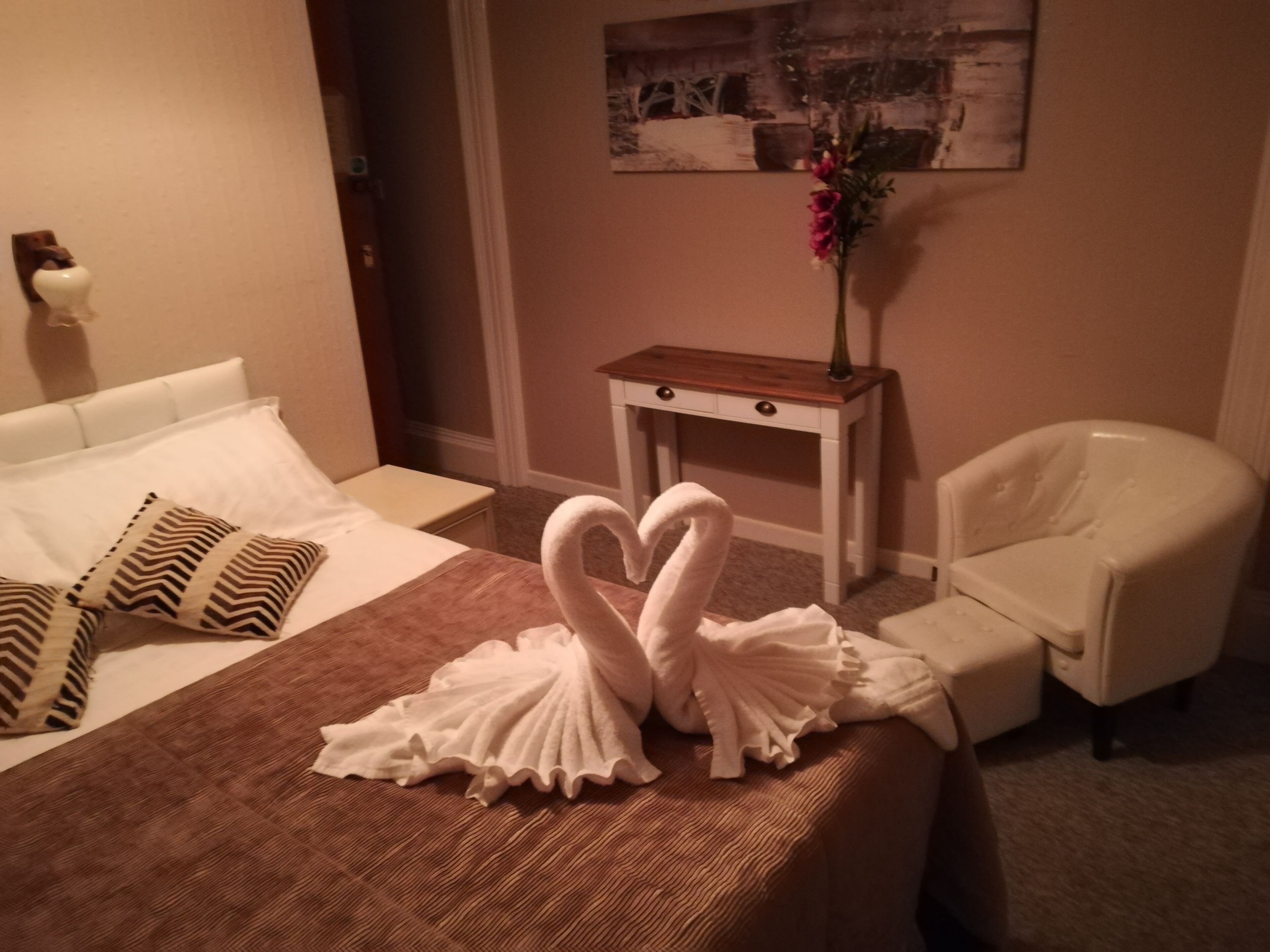 16 soveværelser, skrivebord, strygejern/strygebræt, sengetøj