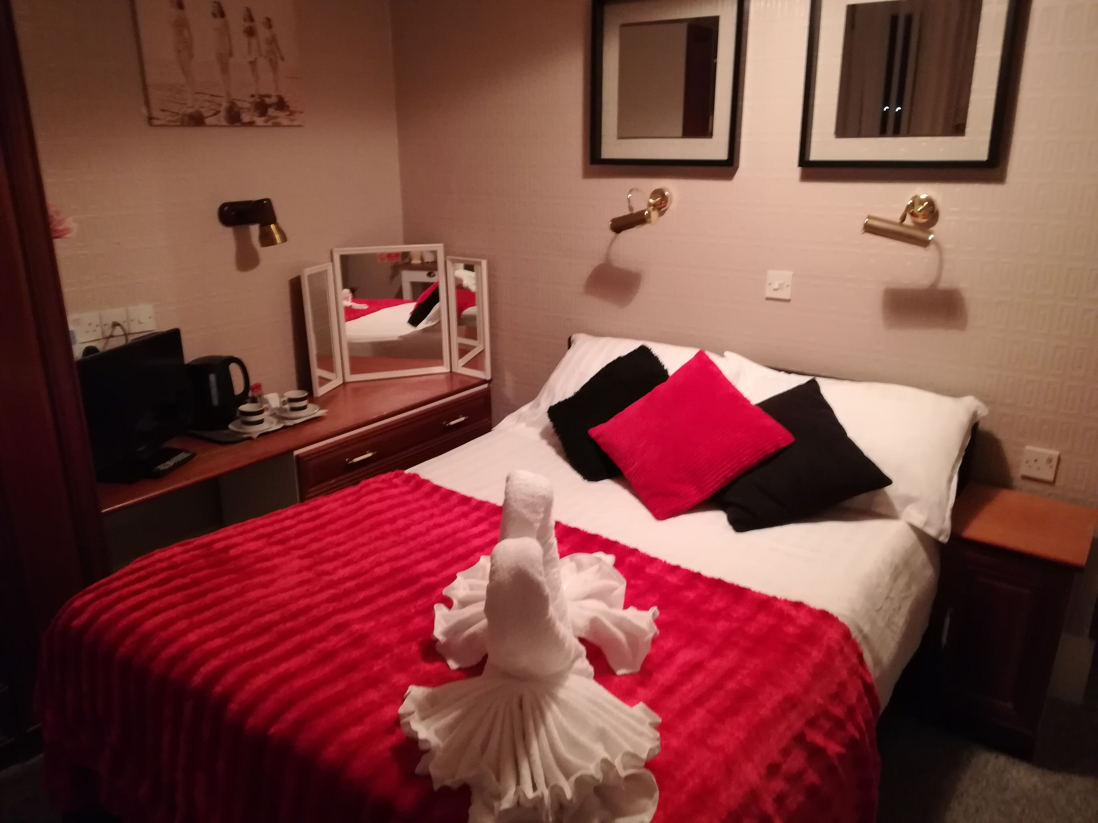 16 bedrooms, desk, iron/ironing board, bed sheets