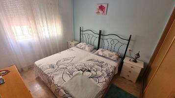 3 chambres, fer et planche à repasser, lit parapluie, Wi-Fi gratuit