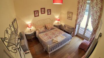 2 chambres, fer et planche à repasser, accès Internet, draps fournis