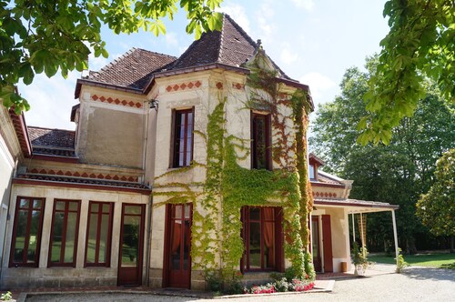 Bed and Breakfast with swimming pool in the heart of a park