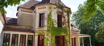 Bed and Breakfast with swimming pool in the heart of a park