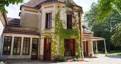 Bed and Breakfast with swimming pool in the heart of a park