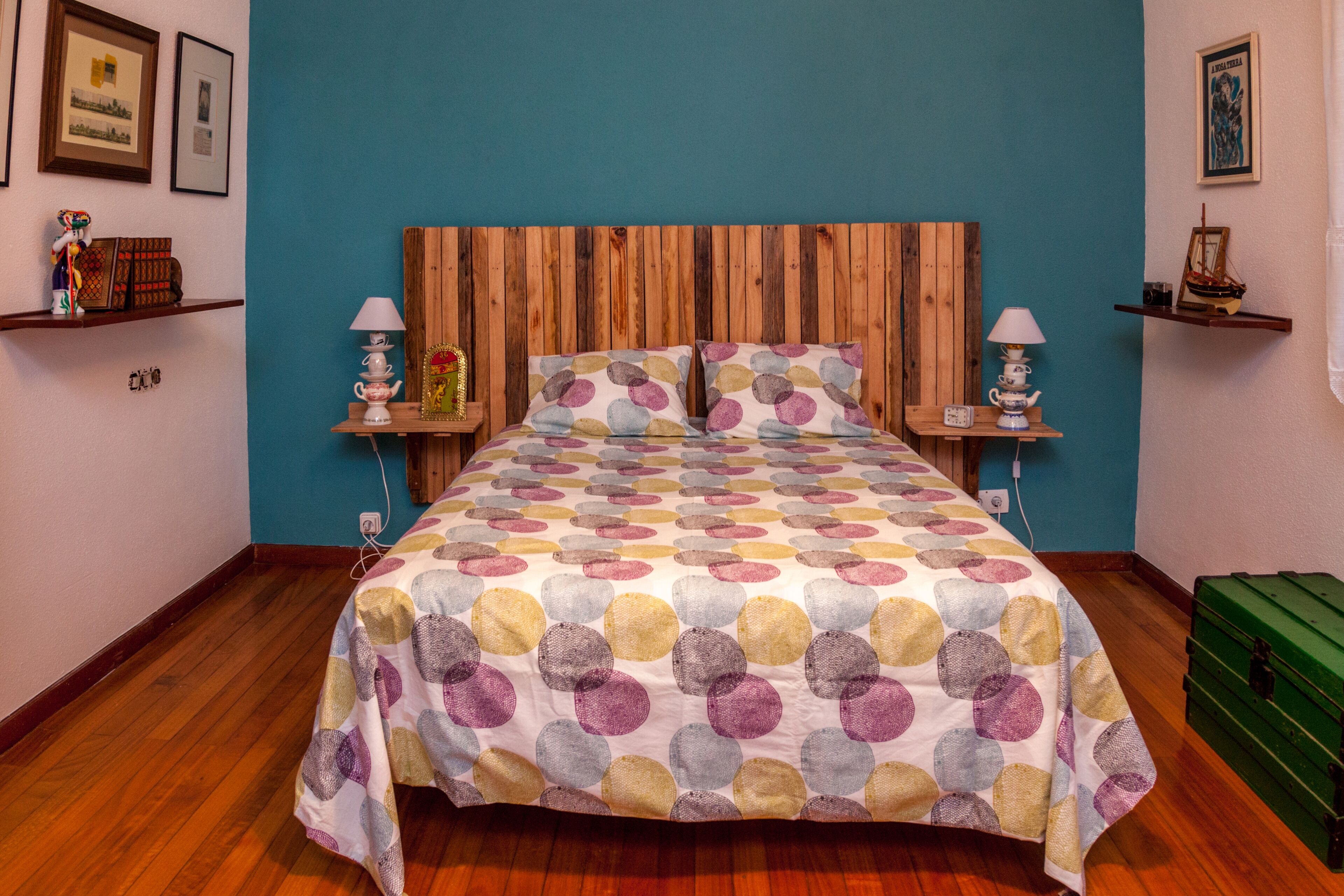 5 slaapkamers, een bureau, een strijkplank/strijkijzer, gratis wifi