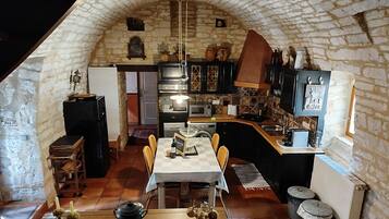 雪櫃、微波爐、焗爐、爐具