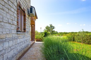 Property grounds - Rustic villa Raj in Istria (Juršici)
