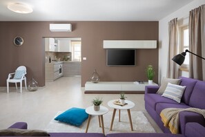 Fernseher, Kamin, DVD-Player, Stereoanlage