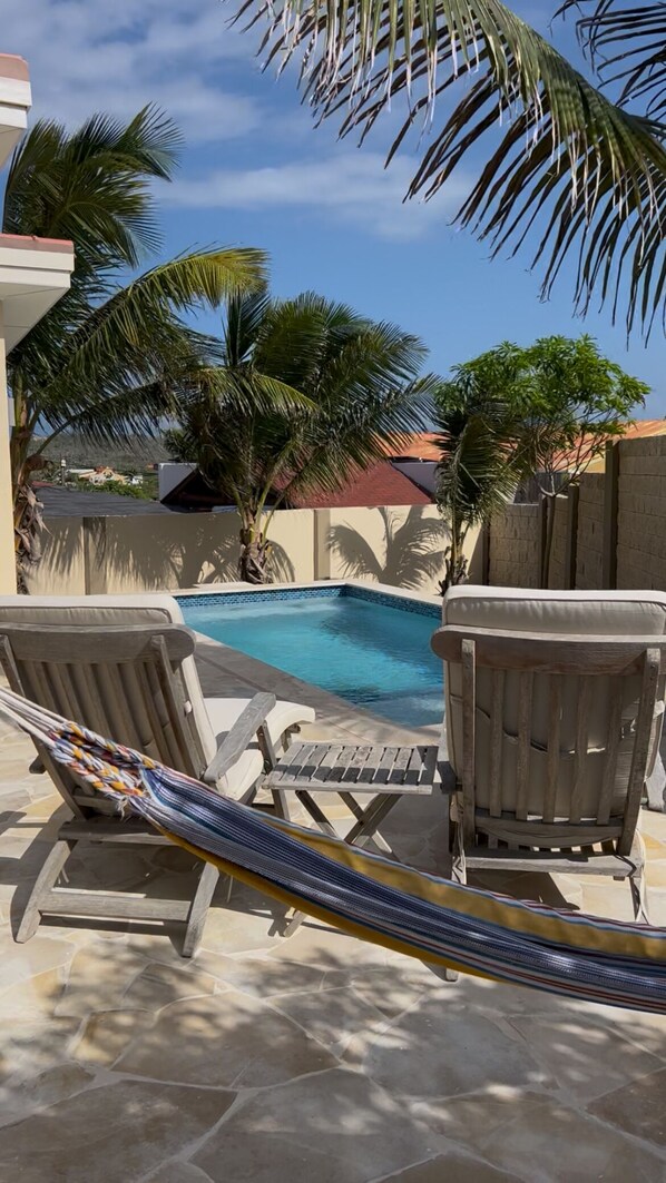 حمّام سباحة خارجي