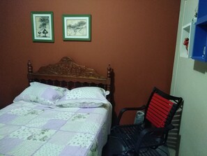 1 bedroom, desk, iron/ironing board, WiFi