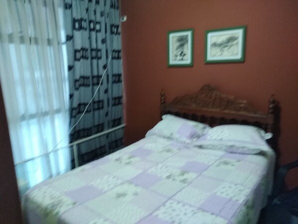 1 bedroom, desk, iron/ironing board, WiFi