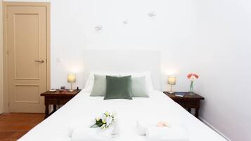 1 slaapkamer, een strijkplank/strijkijzer, internet, beddengoed