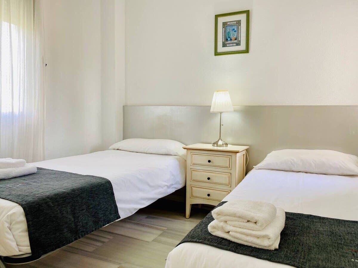 3 bedrooms, iron/ironing board, WiFi, bed sheets